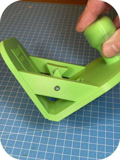 Festool Domino Flansch in Grün - Sicht auf Schrauben-Parkplatz