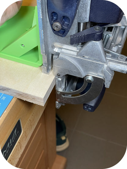 Festool Domino Flansch in Grün mit DF500 - Arbeit an der Kante