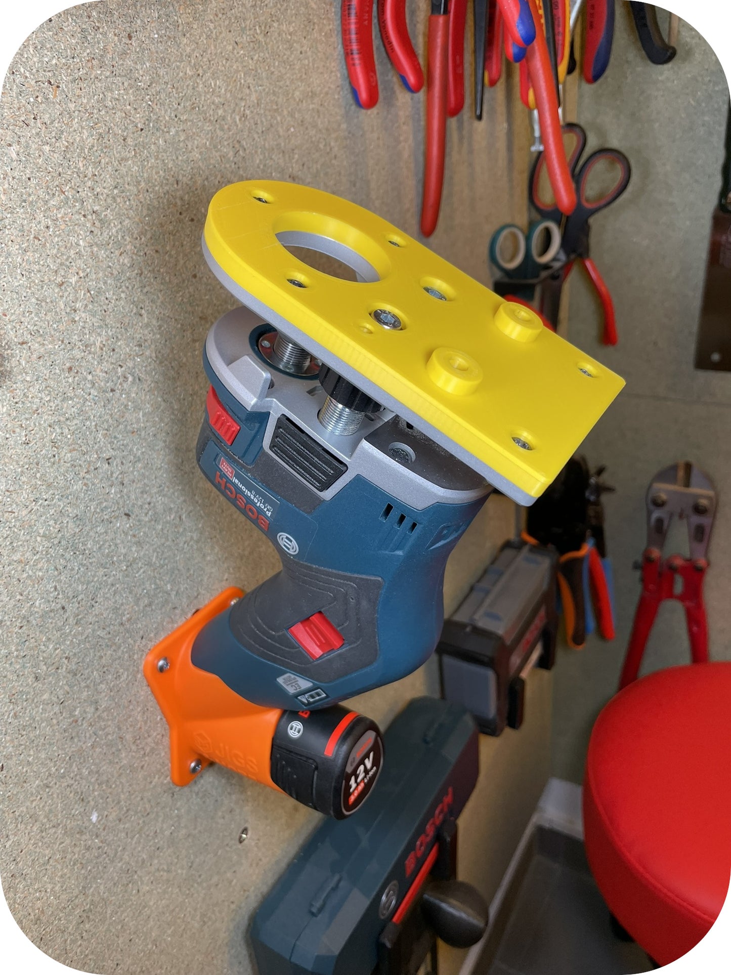 Halter mit BOSCH GKF