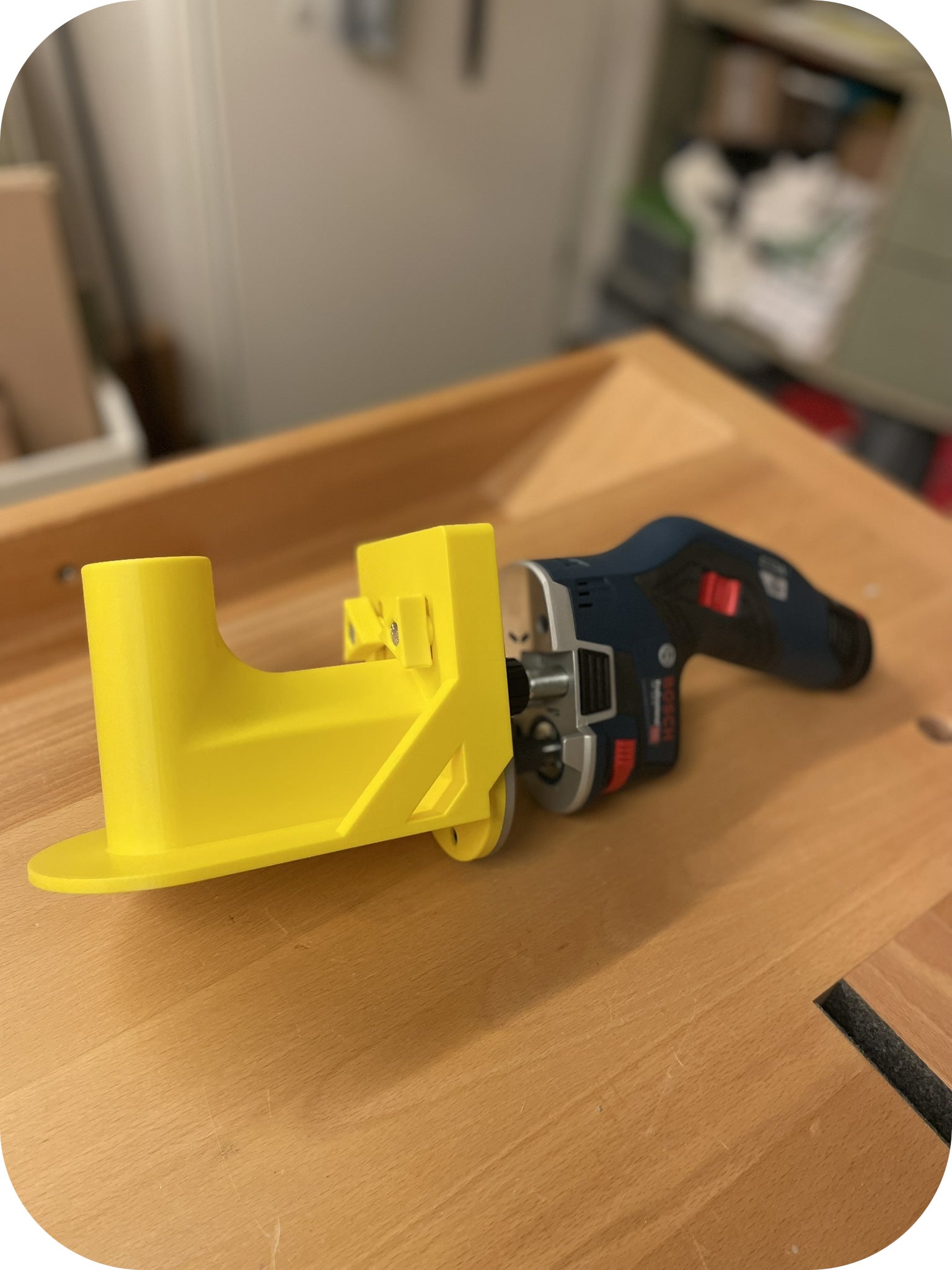 Flansch mit BOSCH GKF 12V-8